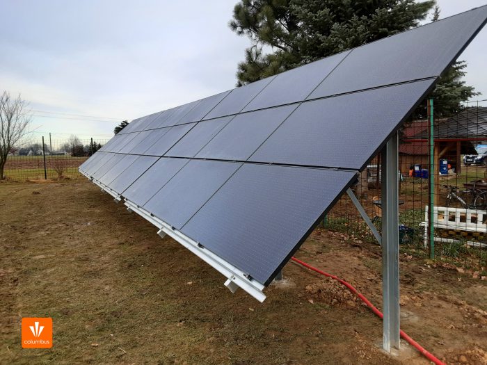 Fotovoltaická instalace na zemi